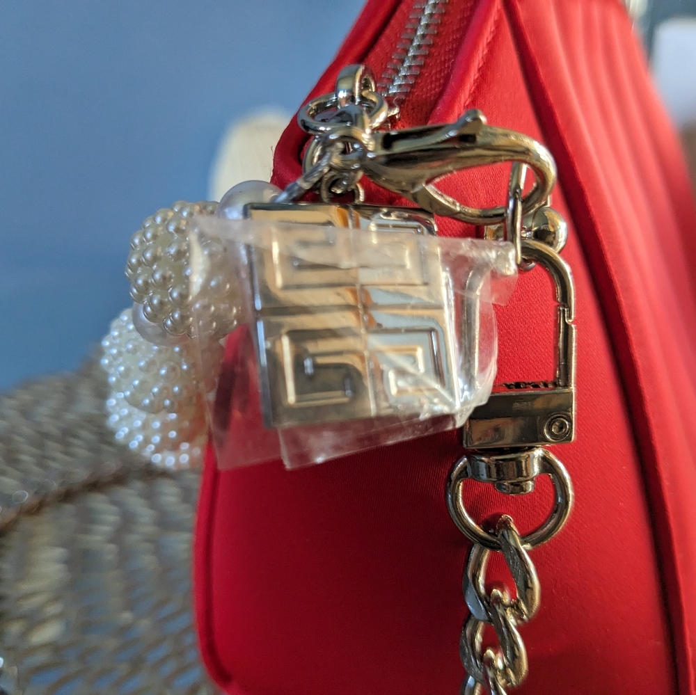 Givenchy - Picture 7 of 8